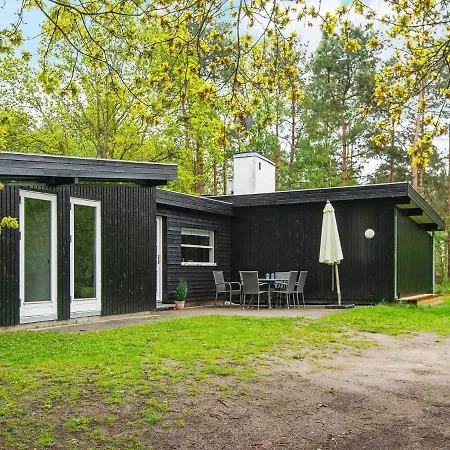 Five-bedroom Holiday In 1 *
